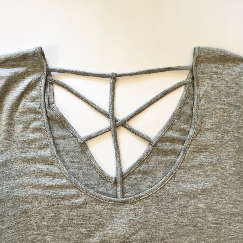 ‼️JUST IN‼️ the perfect gray criss cross tee - Picture 5 of 5